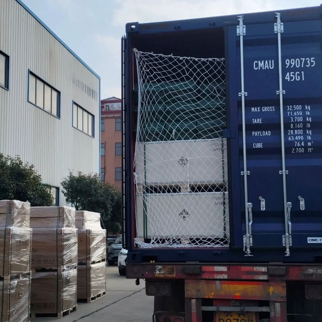 Bulk container delivery photo of XCPB solar light Saudi Arabia project Bulk container delivery photo of XCPB solar light Saudi Arabia project