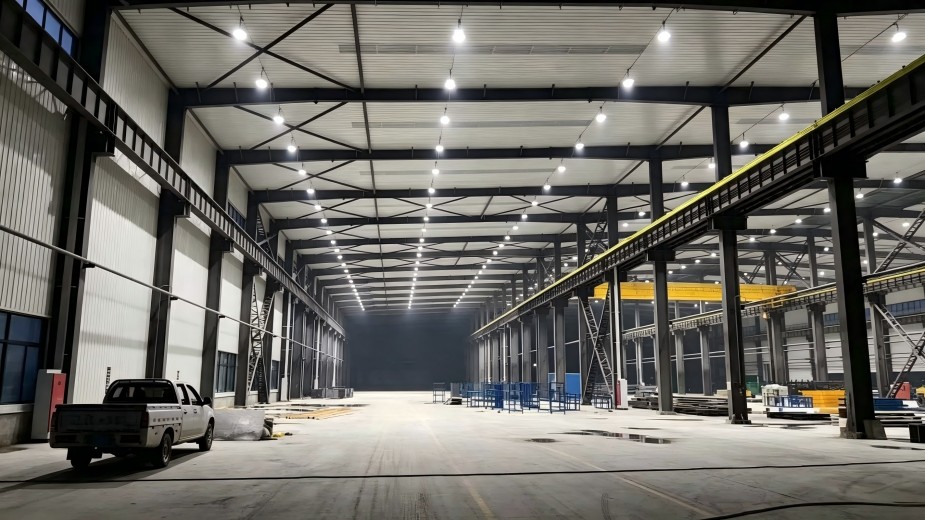 LJX UFO LED high bay light installed in a large warehouse, providing uniform high-brightness lighting for storage aisles and high shelves.